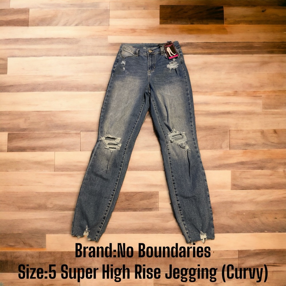 Women’s No Boundaries Super High Rise Jeggings Size 5 Curvy New with Tags !